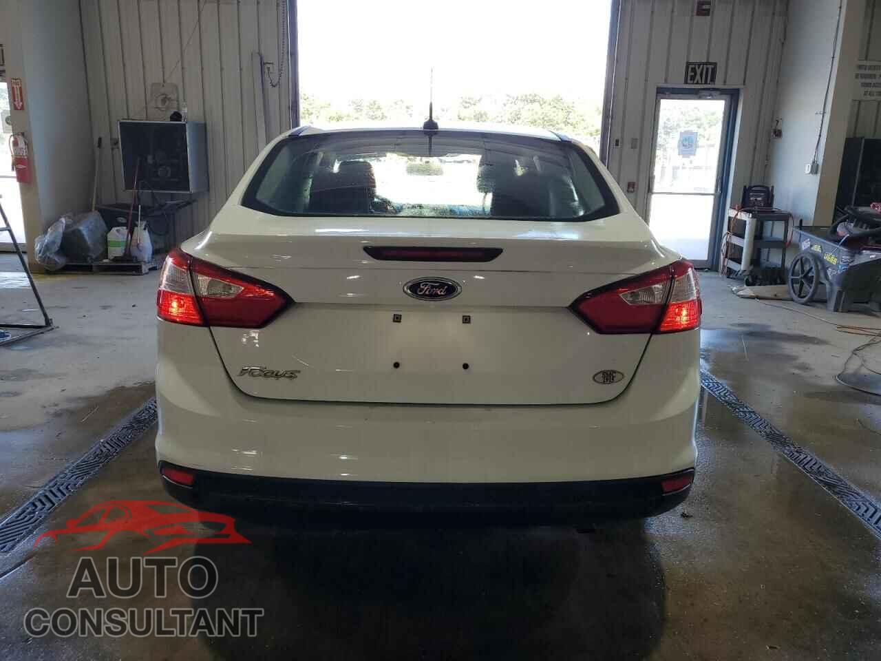 FORD FOCUS 2014 - 1FADP3E26EL446819