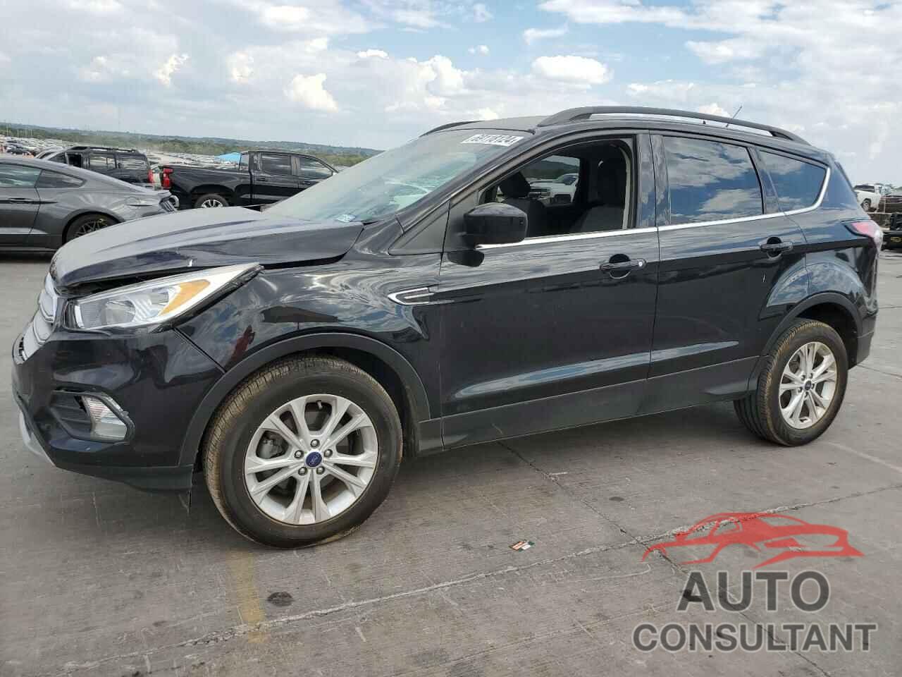 FORD ESCAPE 2018 - 1FMCU0GD5JUD19135