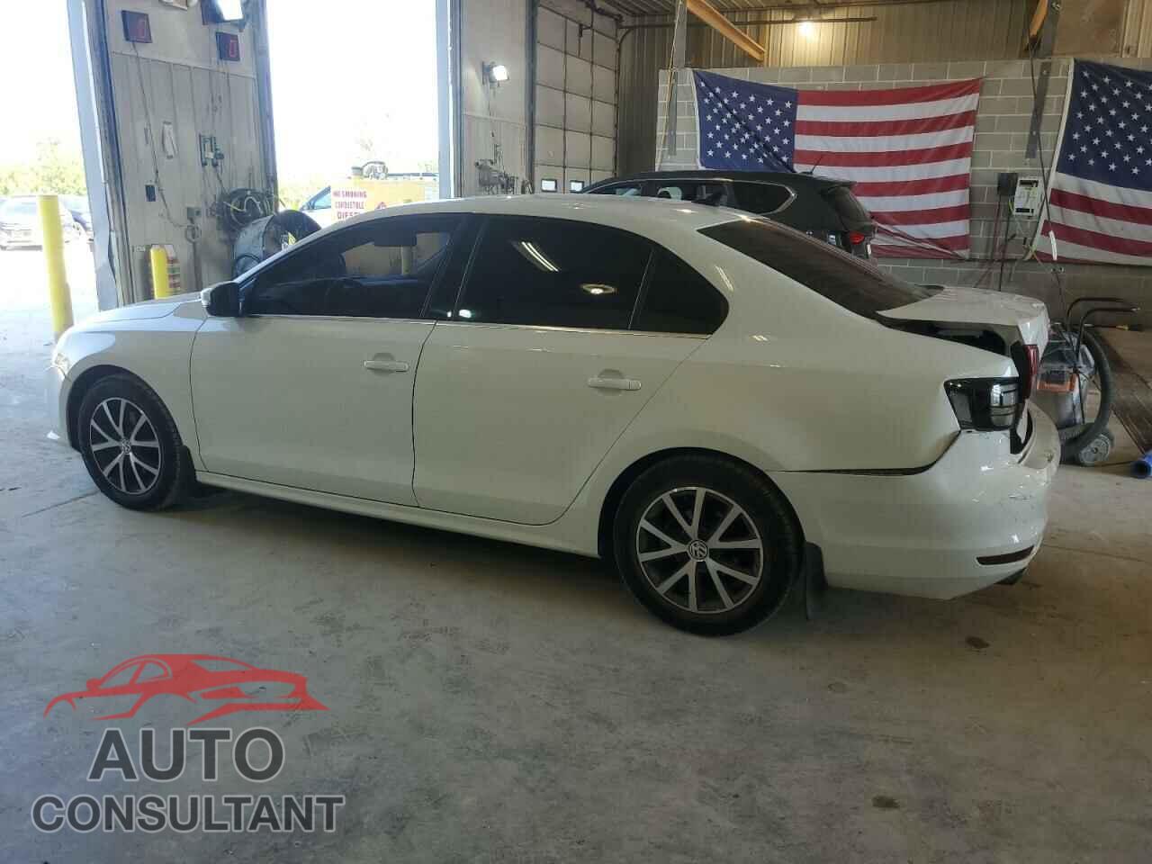 VOLKSWAGEN JETTA 2018 - 3VWDB7AJ8JM255227