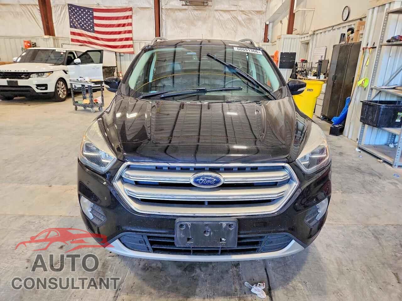 FORD ESCAPE 2017 - 1FMCU0J92HUB62419