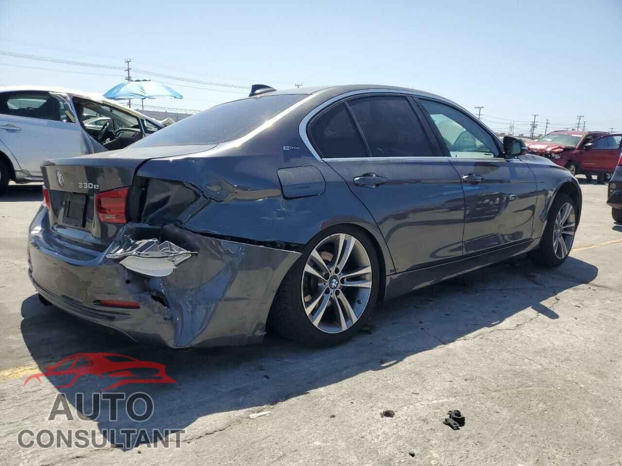 BMW 3 SERIES 2017 - WBA8E1C52HK480007
