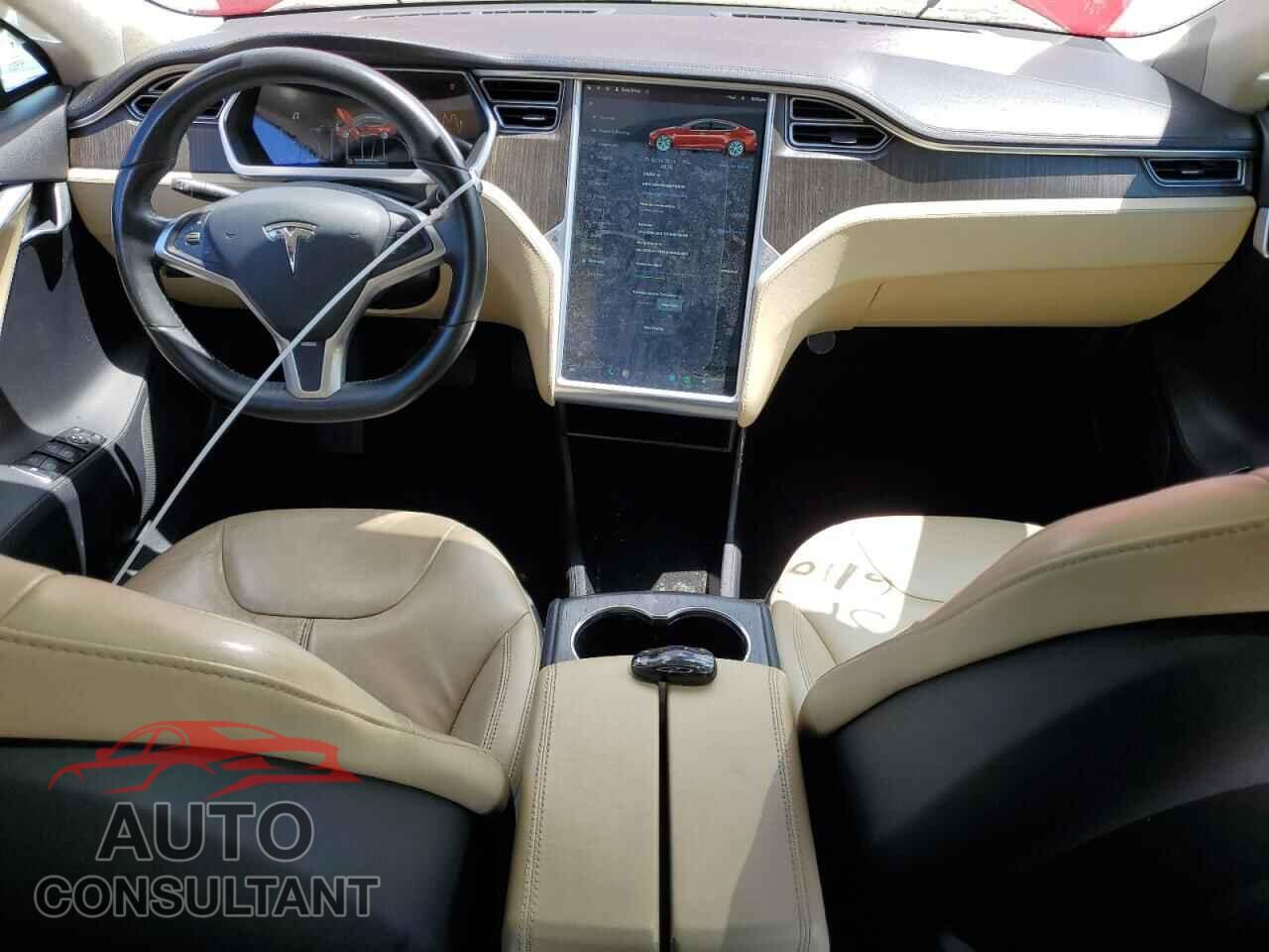 TESLA MODEL S 2013 - 5YJSA1CN6DFP20929