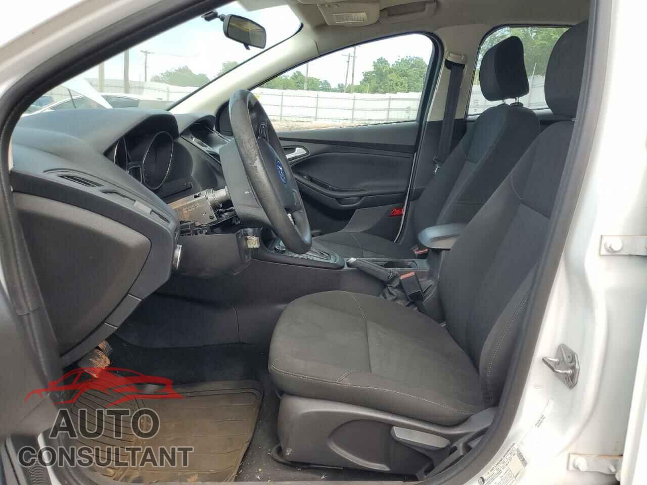 FORD FOCUS 2015 - 1FADP3K27FL282972