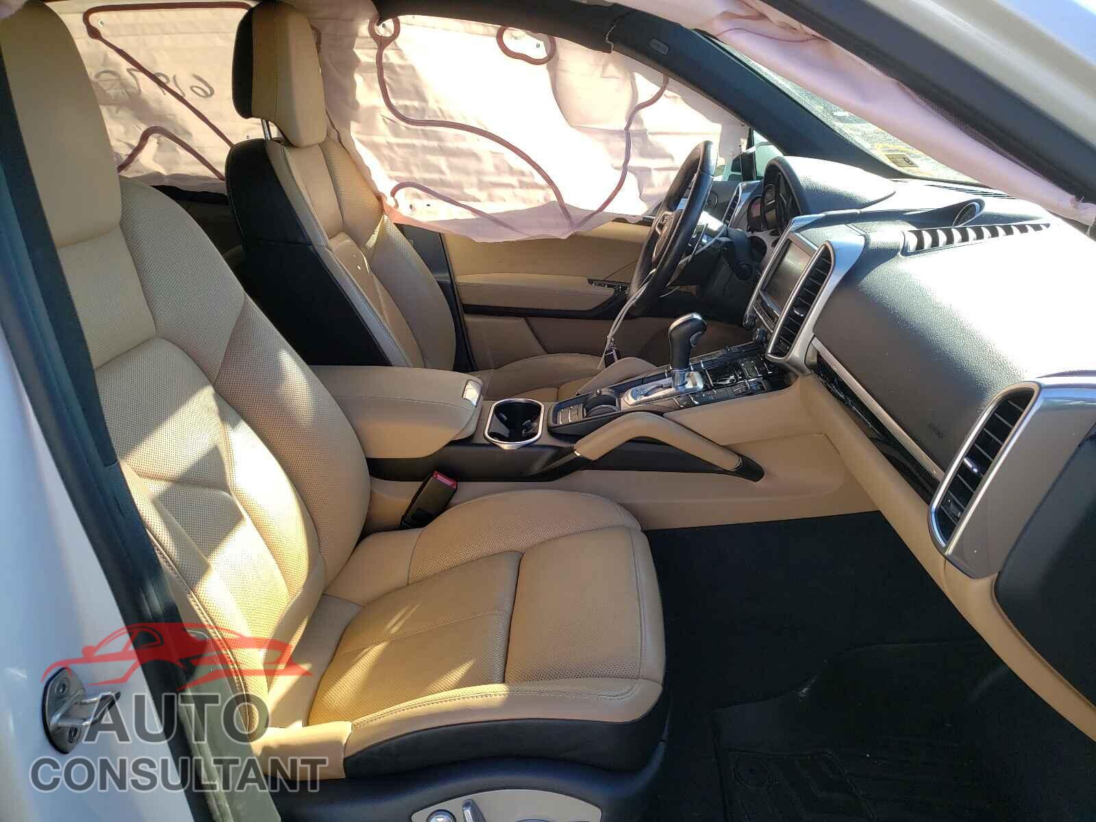 PORSCHE CAYENNE 2016 - WP1AA2A21GKA38265