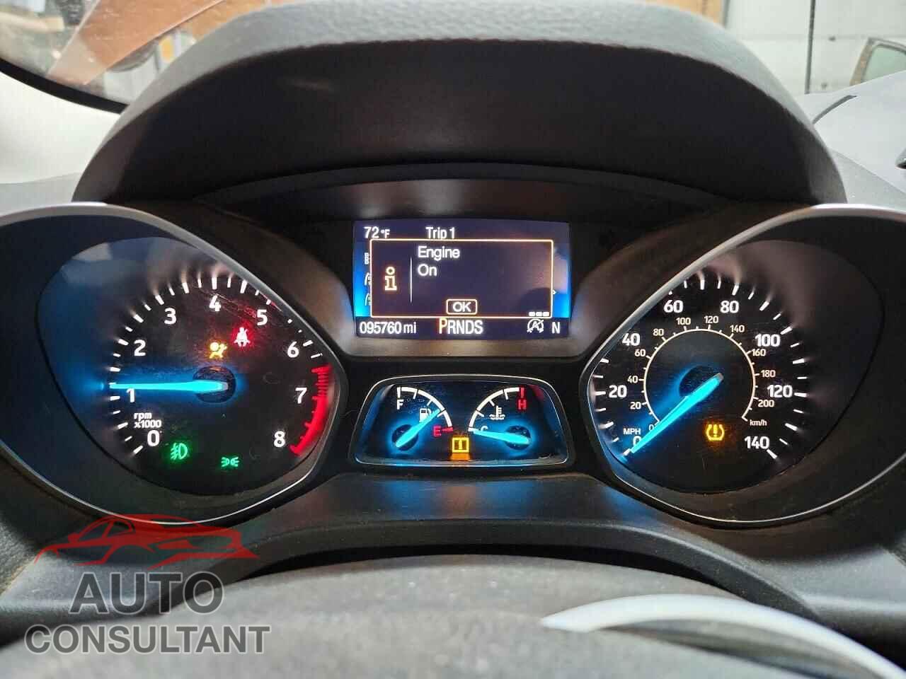 FORD ESCAPE 2017 - 1FMCU0GD4HUB09989