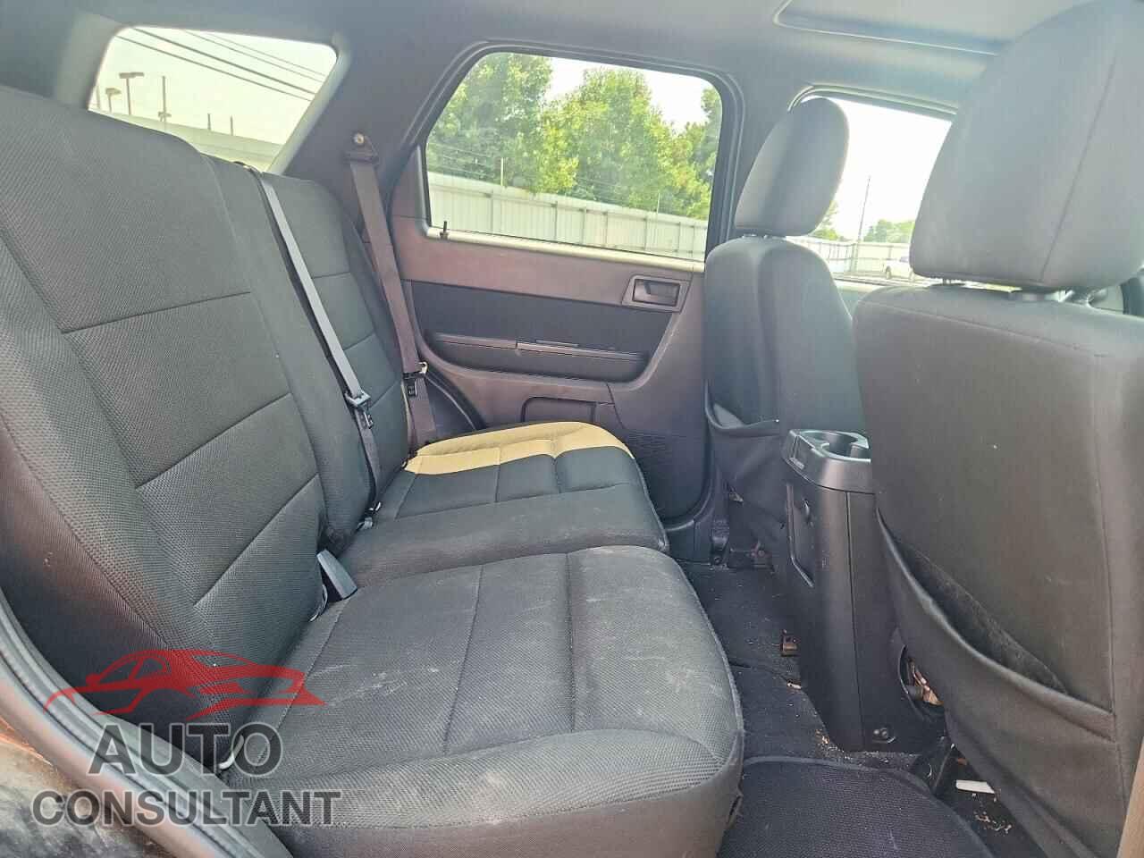 FORD ESCAPE 2010 - 1FMCU0DG7AKB31095