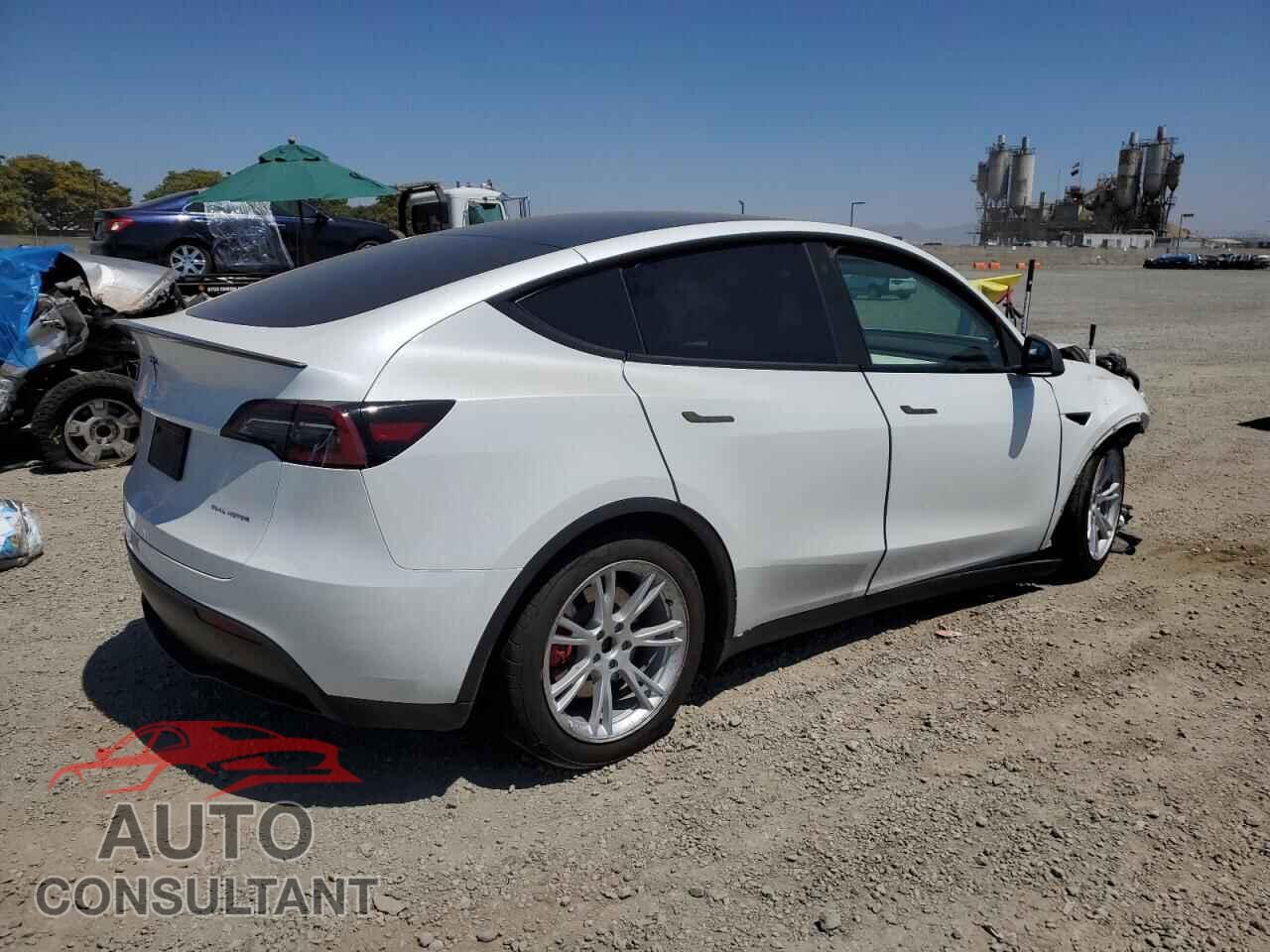 TESLA MODEL Y 2023 - 7SAYGDEE9PF660224