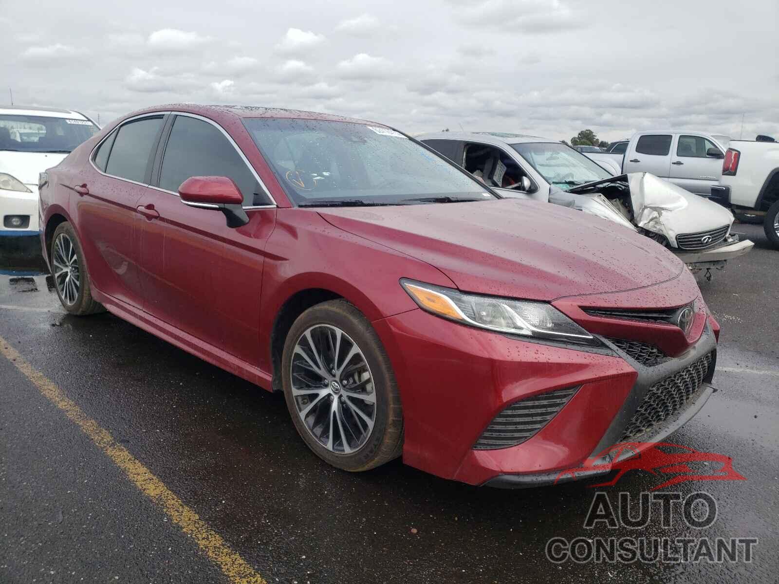TOYOTA CAMRY 2018 - 4T1B11HK0JU623044