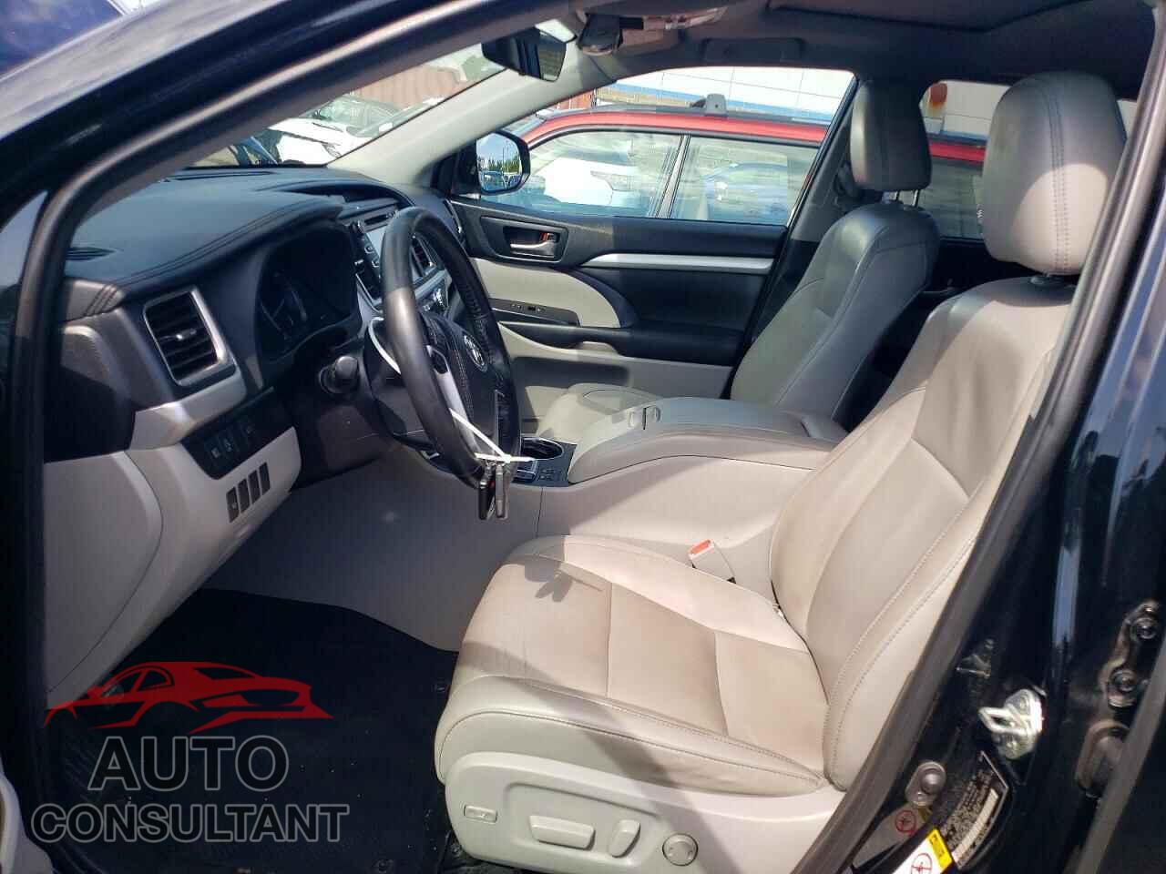 TOYOTA HIGHLANDER 2019 - 5TDJZRFH8KS588564