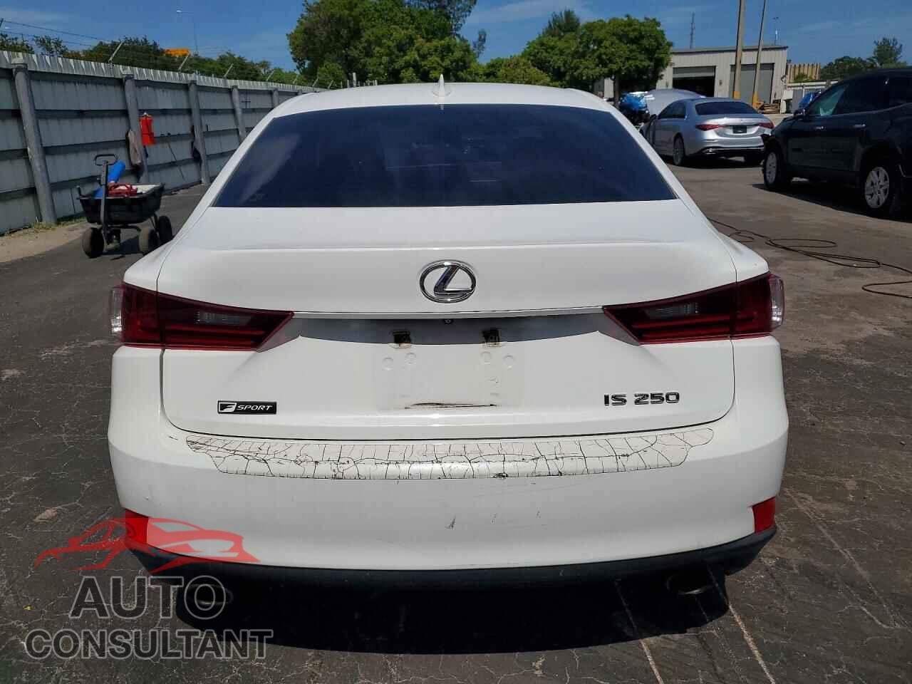 LEXUS IS 2015 - JTHBF1D2XF5059818
