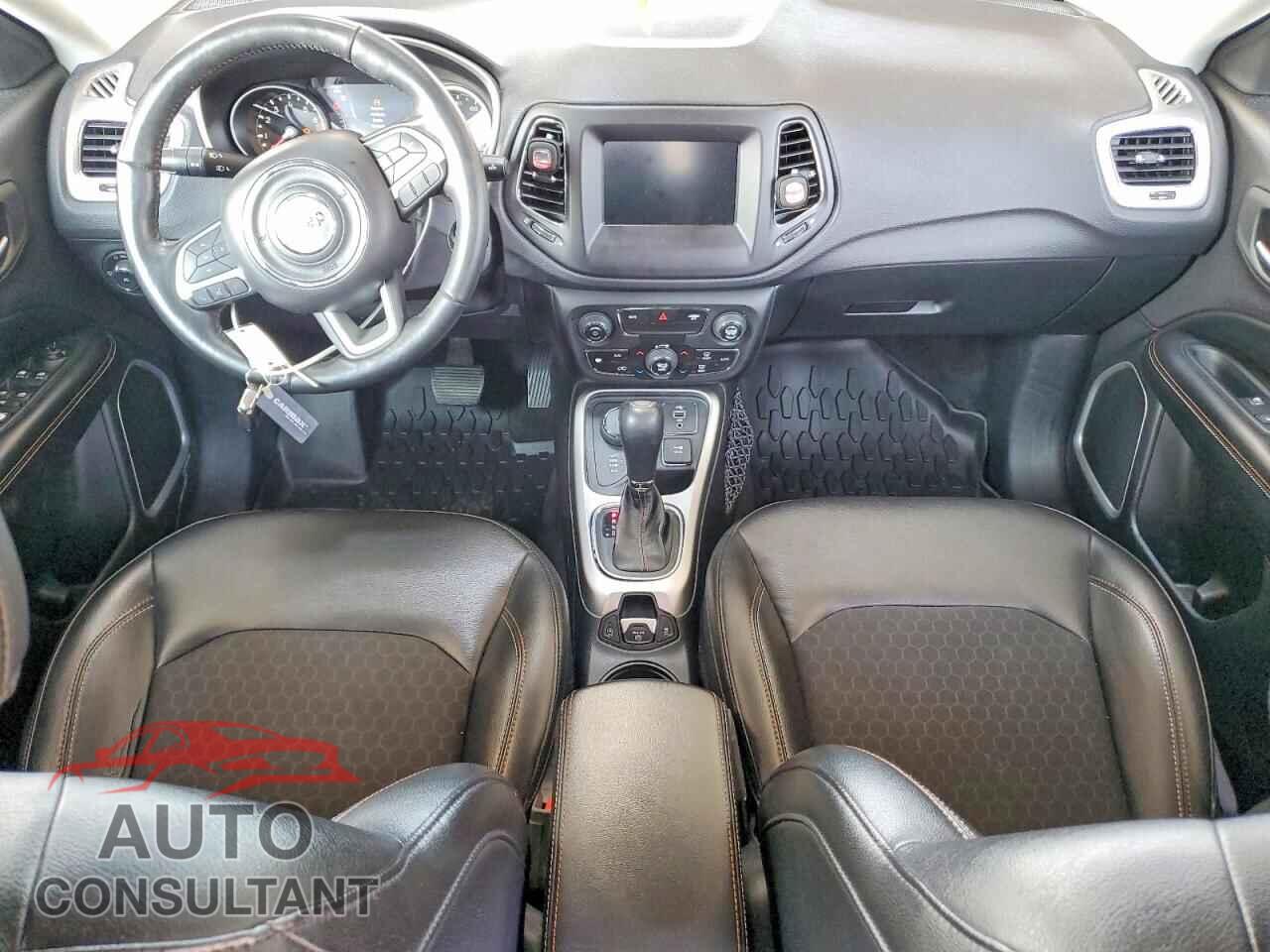JEEP COMPASS 2018 - 3C4NJDBB8JT113871