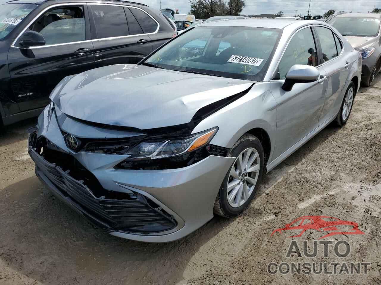 TOYOTA CAMRY 2022 - 4T1C11AK0NU666111