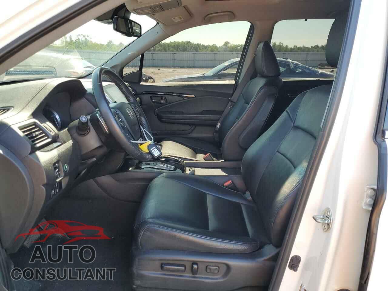 HONDA PILOT 2017 - 5FNYF6H96HB061955