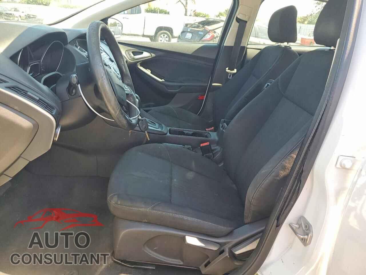 FORD FOCUS 2017 - 1FADP3F29HL216517