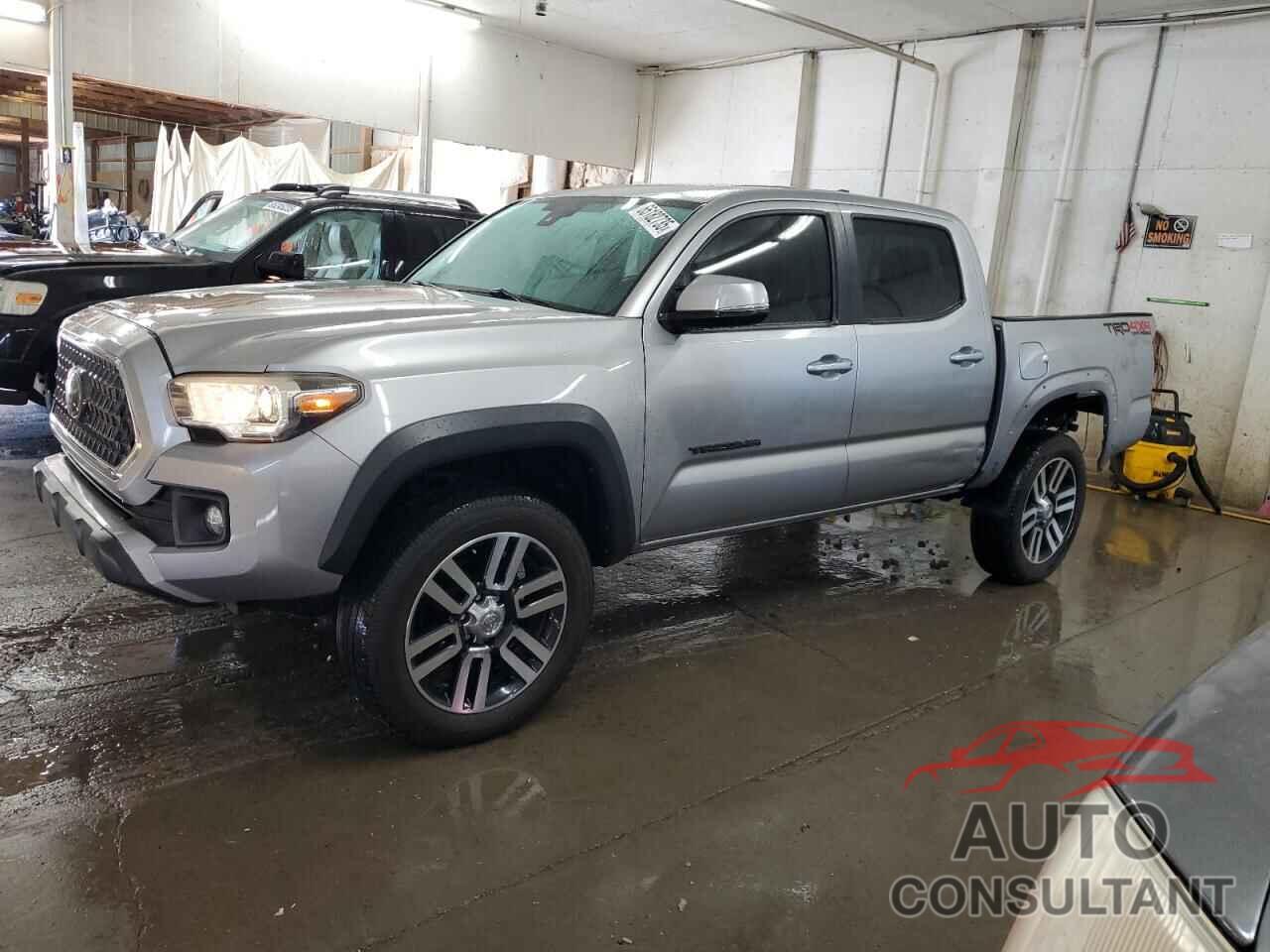 TOYOTA TACOMA 2018 - 3TMCZ5AN1JM136274