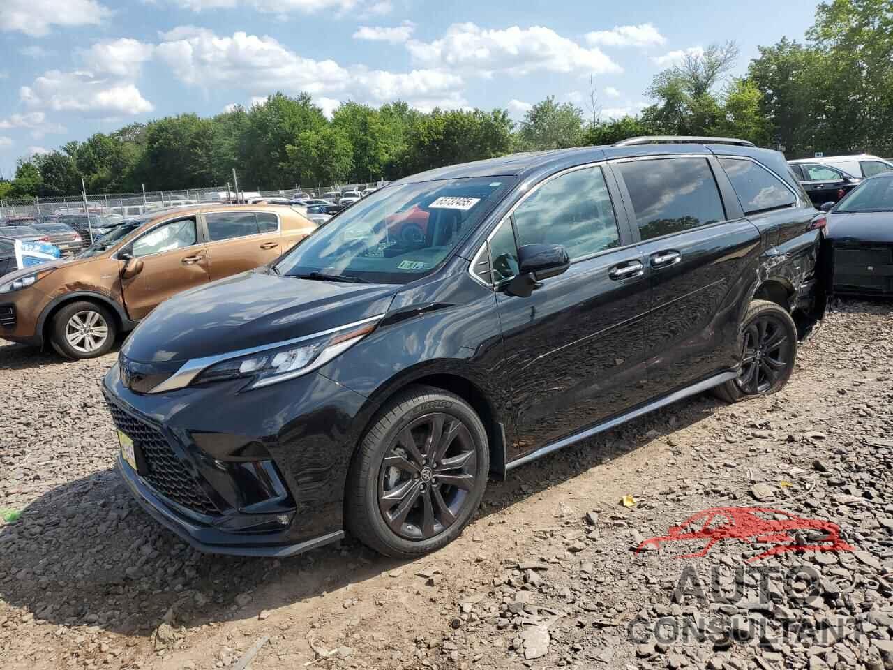 TOYOTA SIENNA 2023 - 5TDXRKEC6PS155632