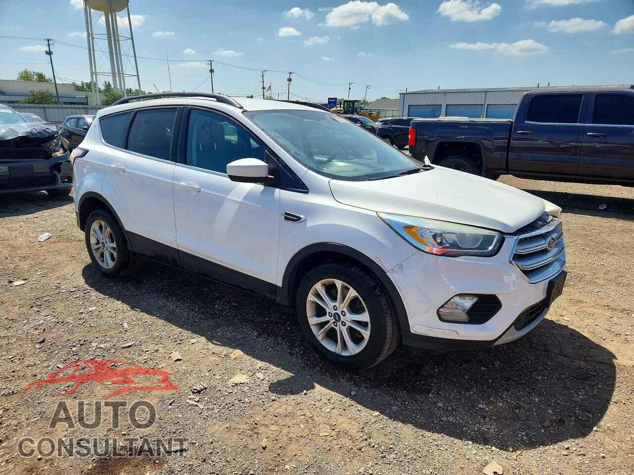 FORD ESCAPE 2017 - 1FMCU9GD5HUD10997