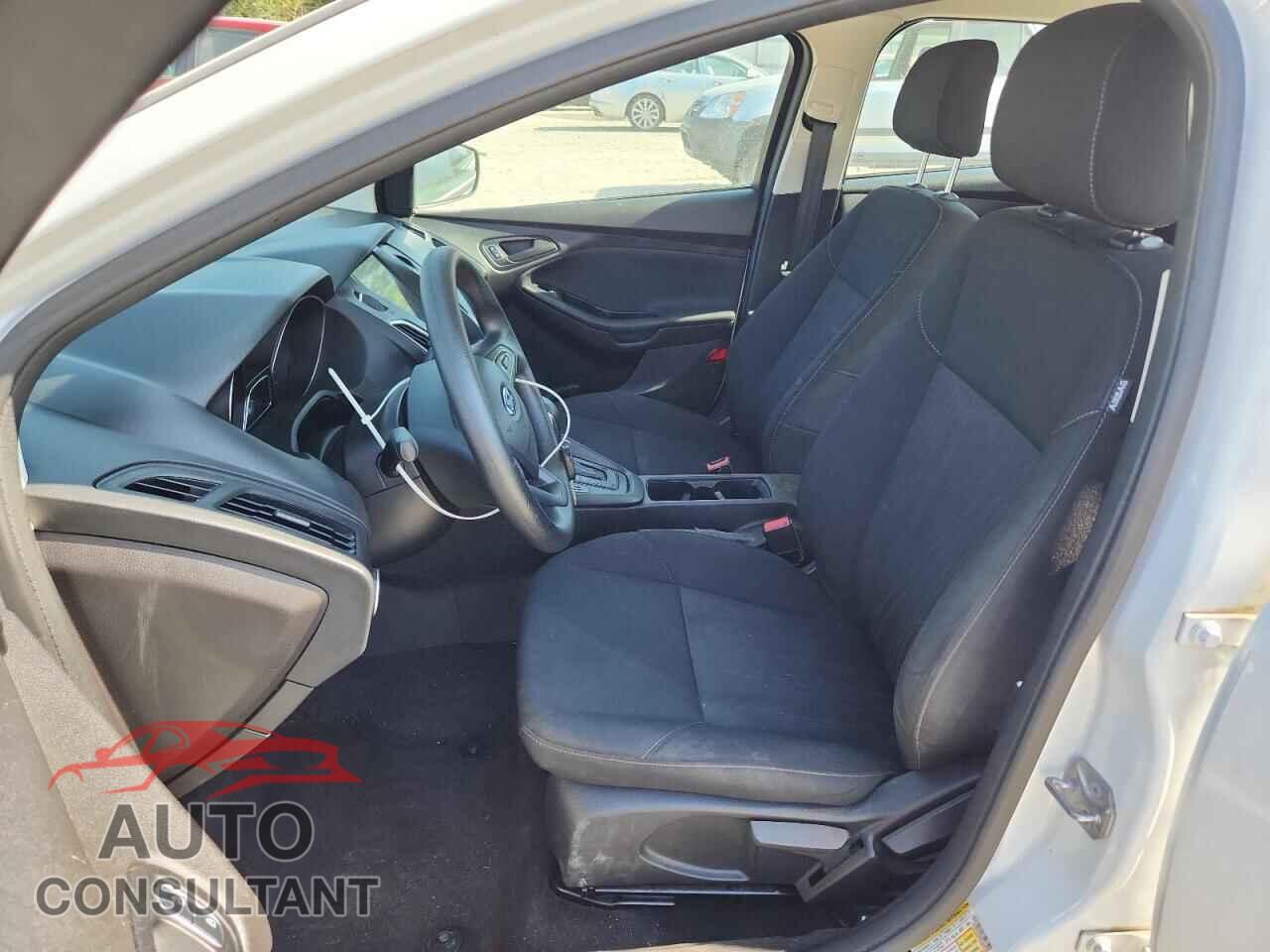 FORD FOCUS 2017 - 1FADP3E26HL256894