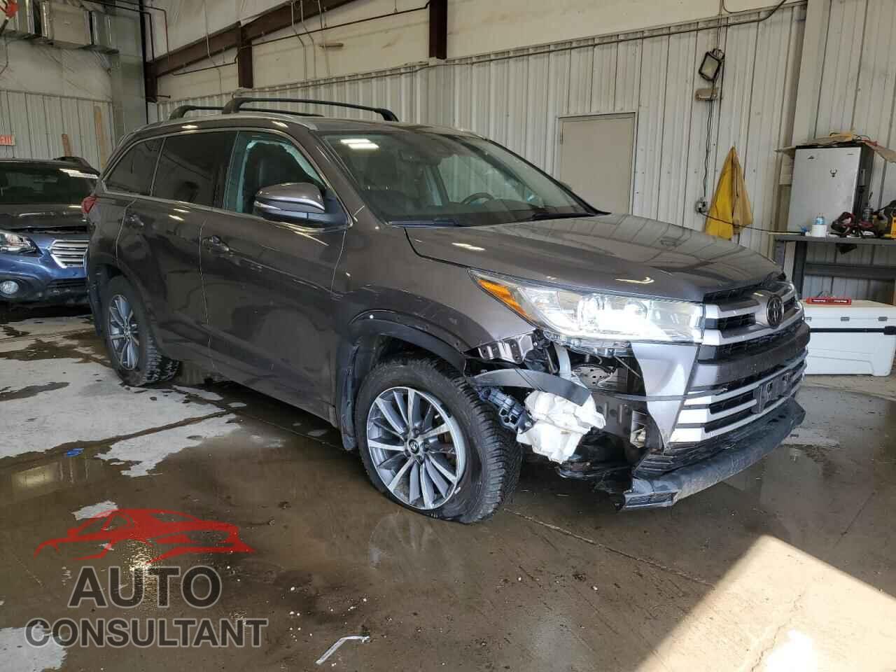 TOYOTA HIGHLANDER 2018 - 5TDJZRFH0JS525912