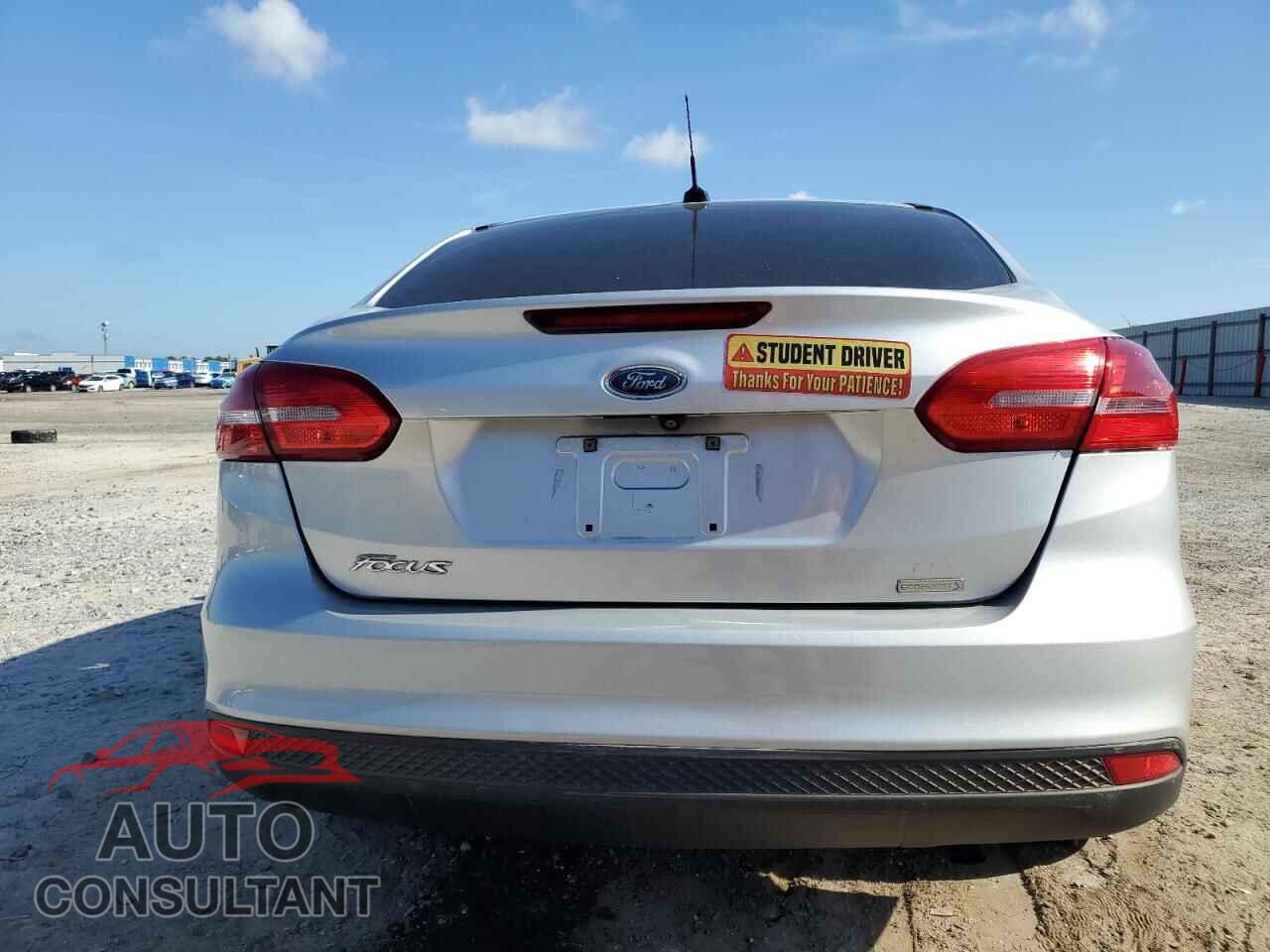 FORD FOCUS 2018 - 1FADP3FE4JL241664