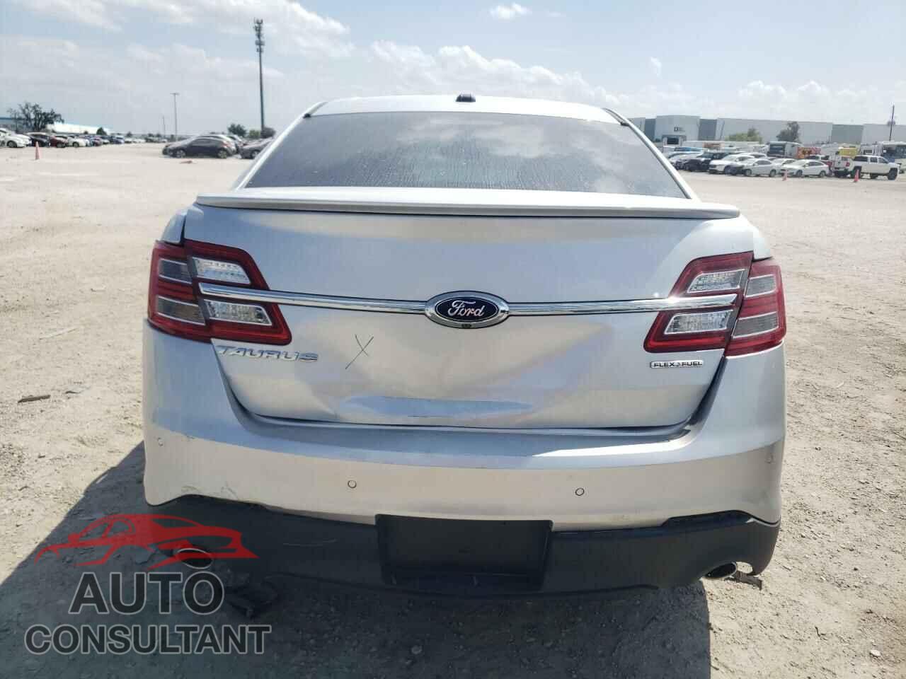 FORD TAURUS 2017 - 1FAHP2H81HG100069