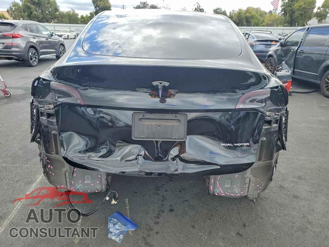 TESLA MODEL Y 2024 - 7SAYGAEE2RF184321