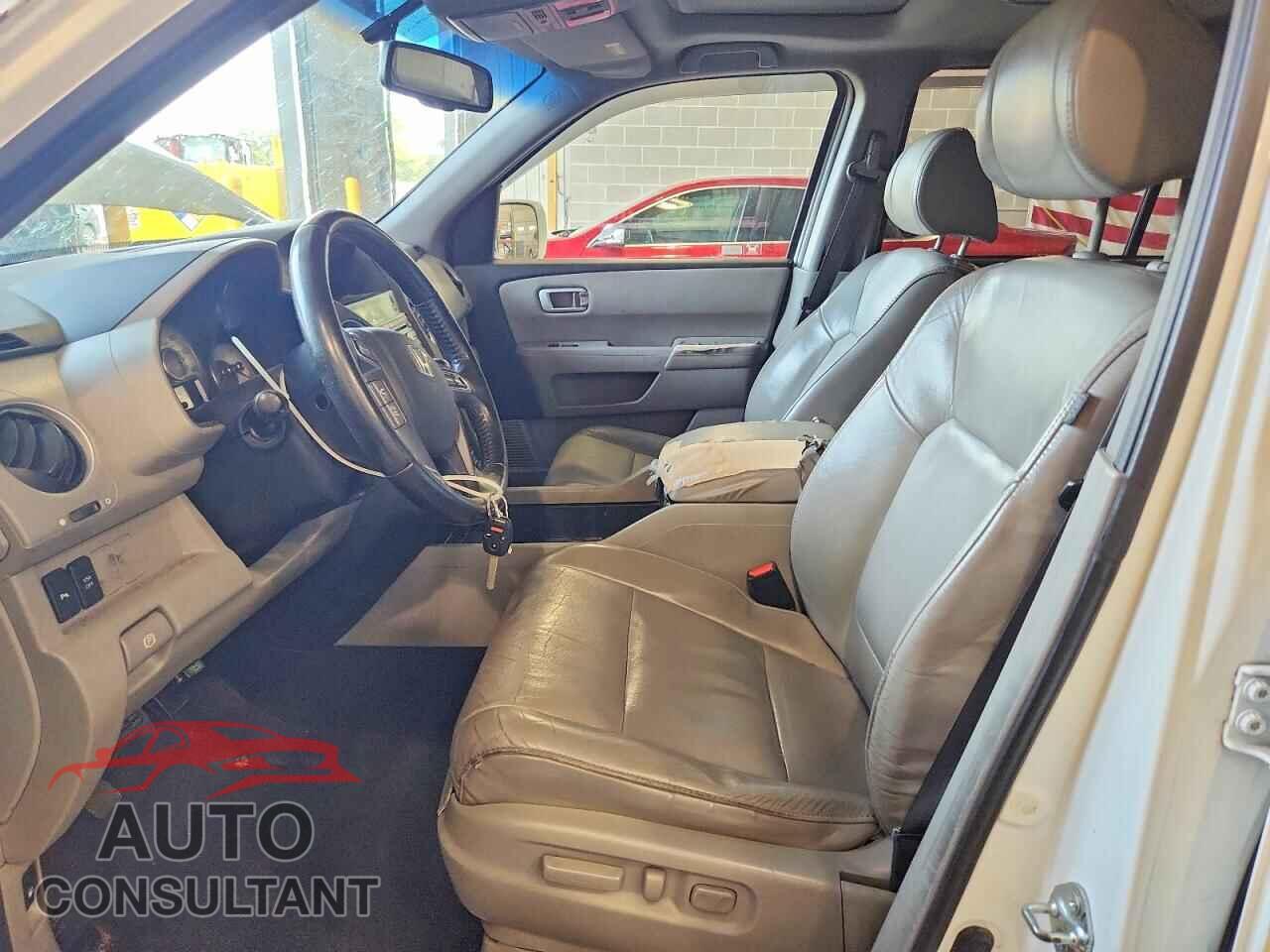 HONDA PILOT 2011 - 5FNYF4H92BB049121