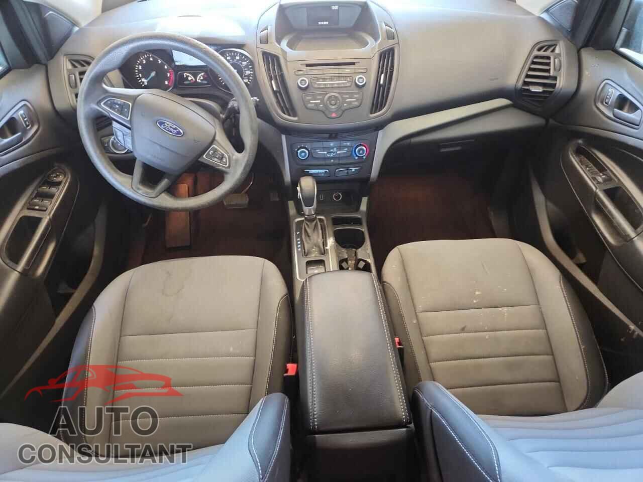 FORD ESCAPE 2017 - 1FMCU0F71HUC14713