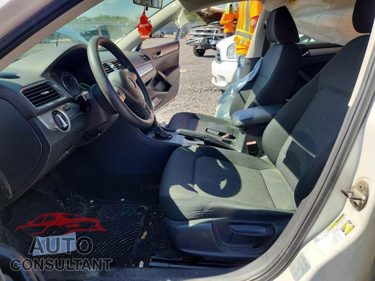 VOLKSWAGEN PASSAT 2012 - 1VWAP7A32CC090611