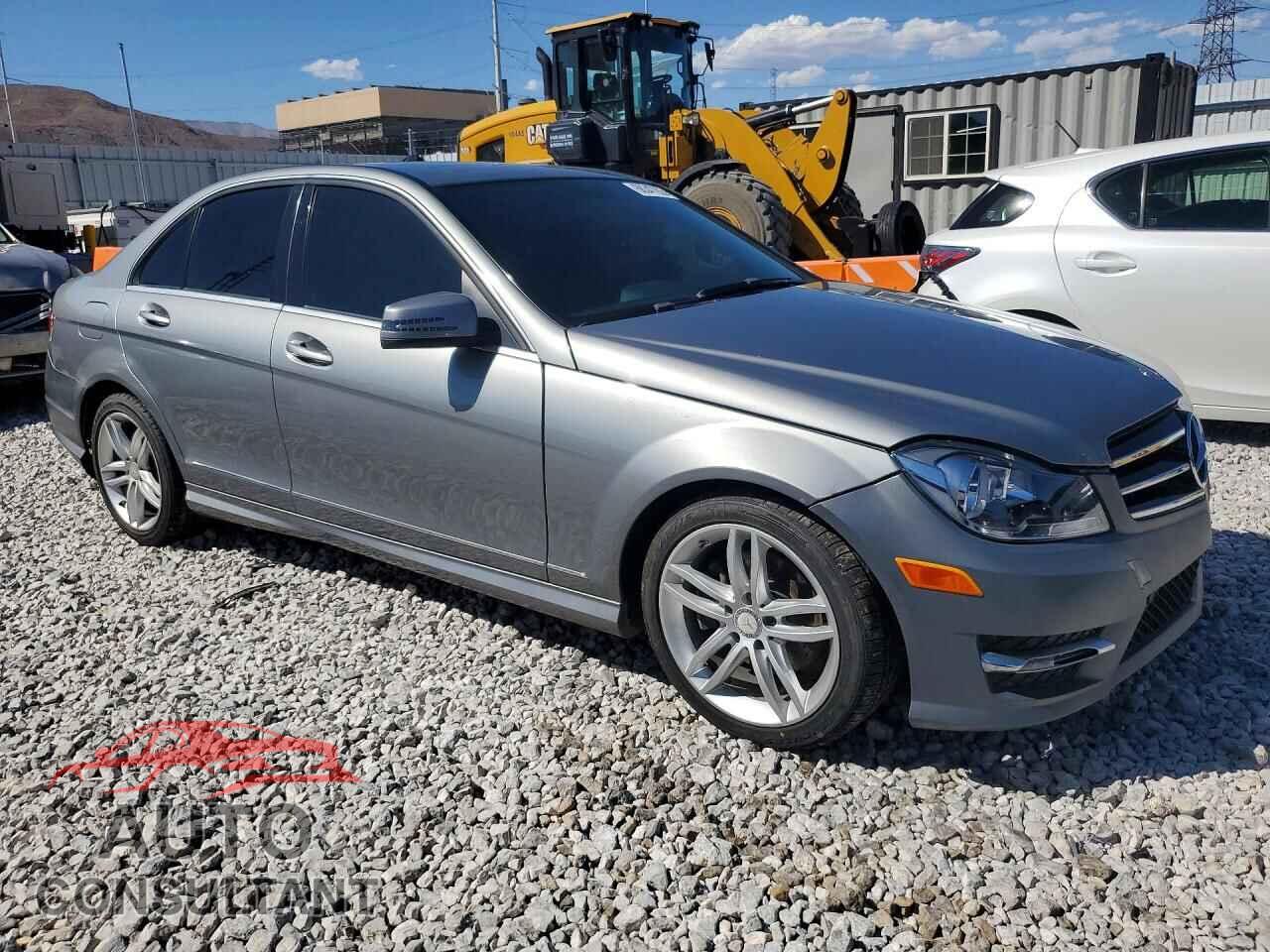 MERCEDES-BENZ C-CLASS 2014 - WDDGF4HB0EA968035