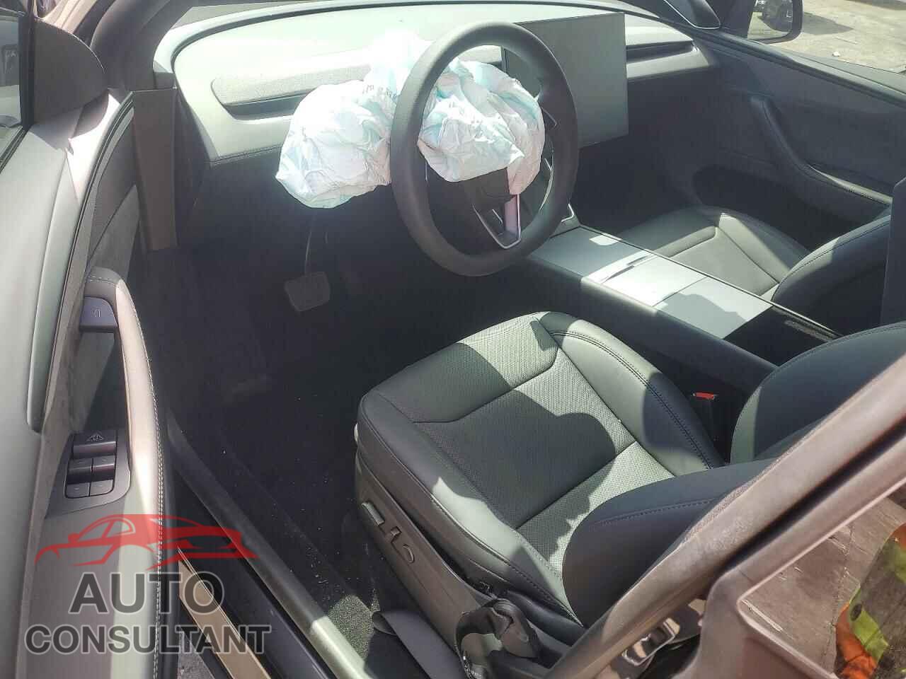 TESLA MODEL Y 2026 - 7SAYGAEE7TF700289