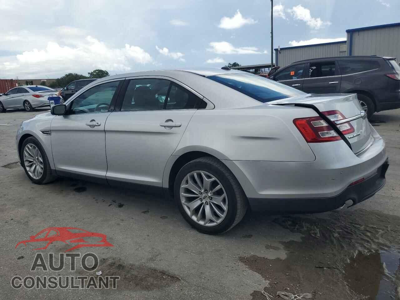 FORD TAURUS 2017 - 1FAHP2F82HG104411