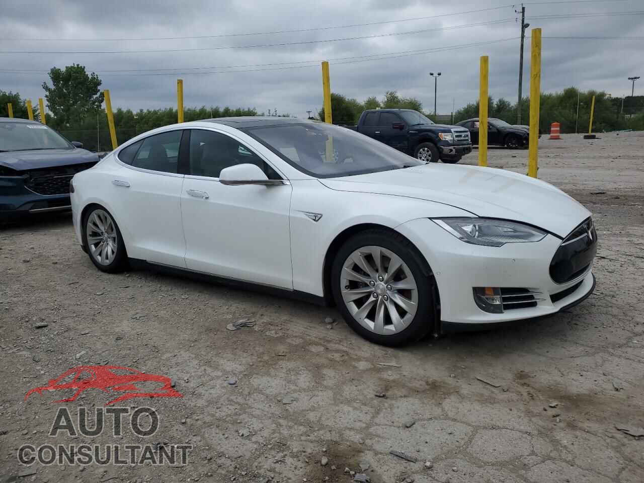TESLA MODEL S 2015 - 5YJSA1V28FF099327