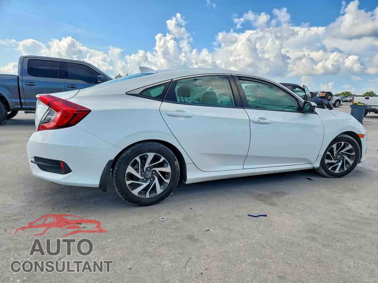 HONDA CIVIC 2018 - 2HGFC2F74JH558157