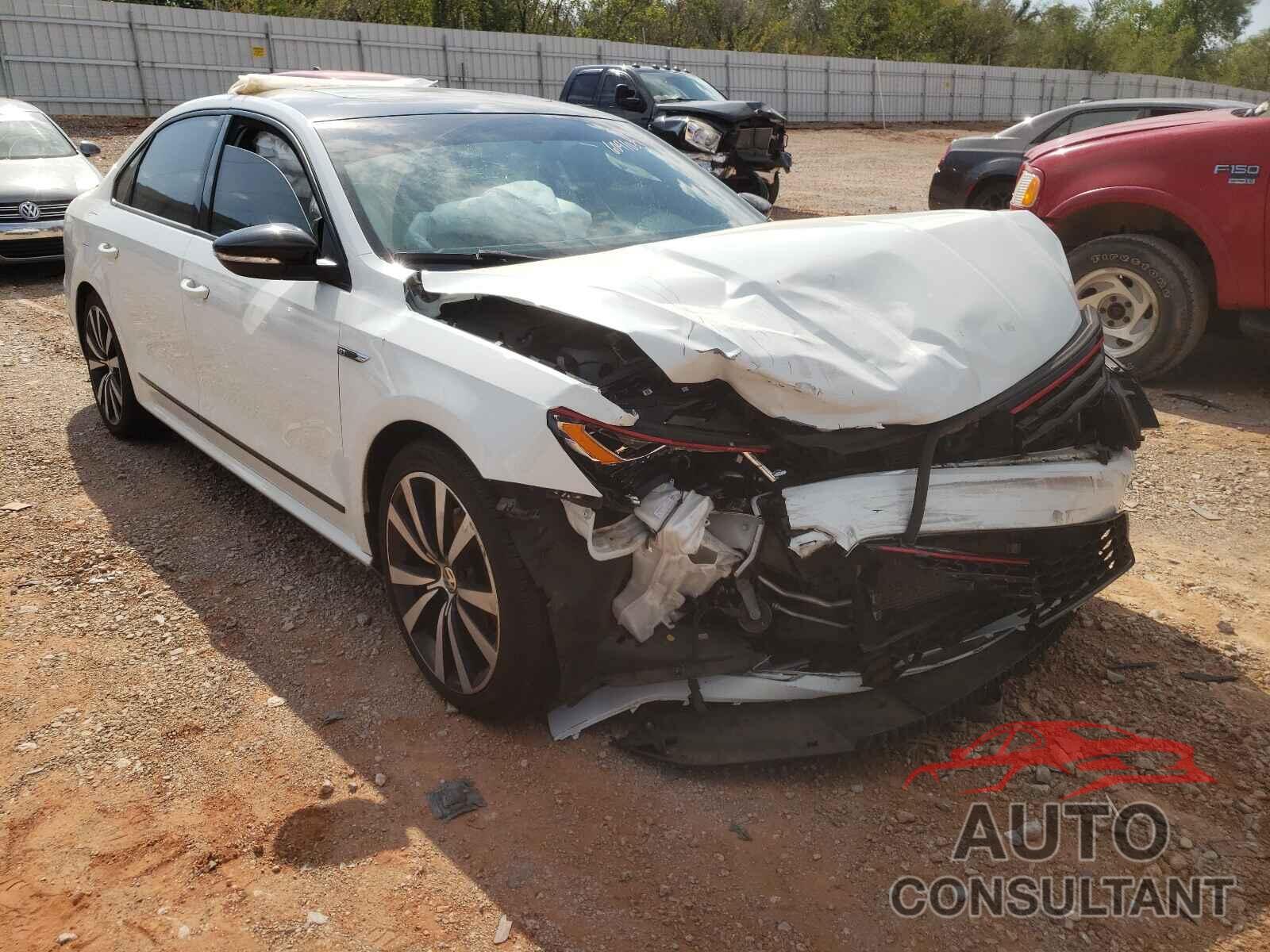 VOLKSWAGEN PASSAT 2018 - 1VWJM7A38JC020410