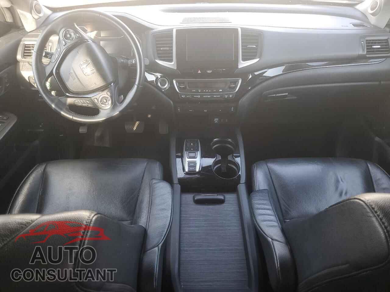 HONDA PILOT 2017 - 5FNYF5H99HB033643