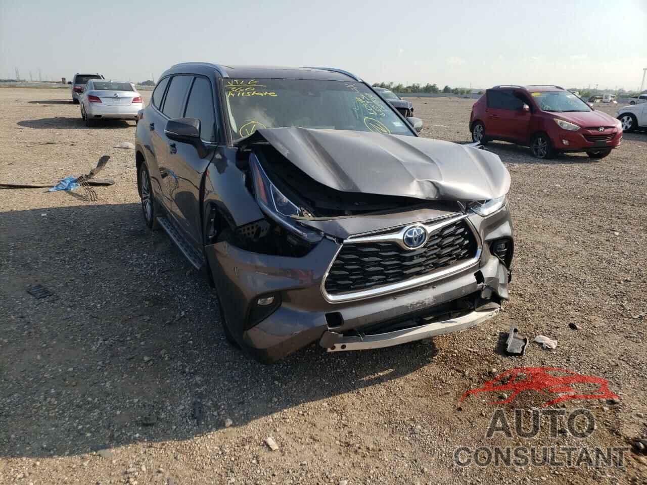 TOYOTA HIGHLANDER 2022 - 5TDEBRCH3NS077858