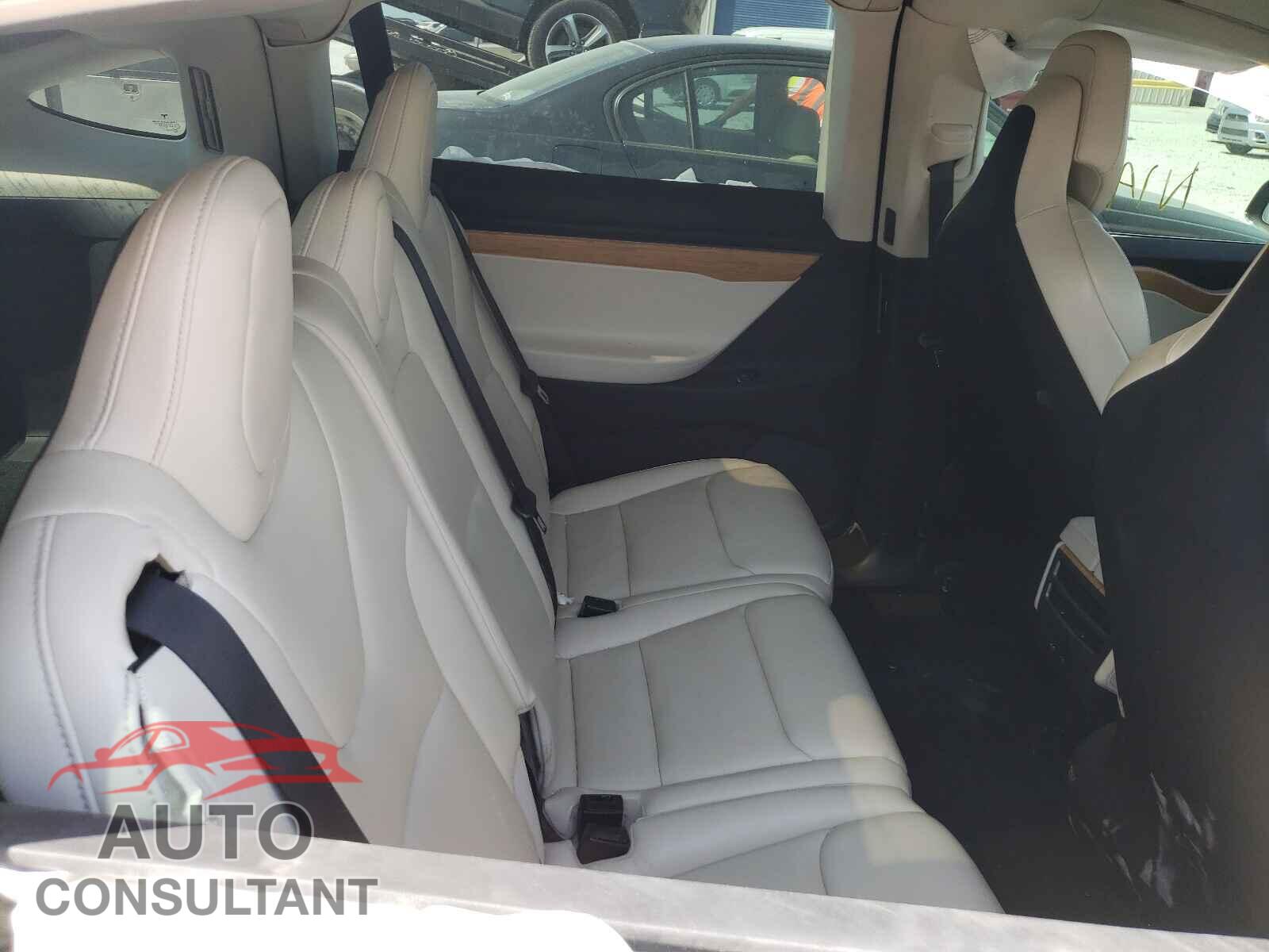TESLA MODEL X 2018 - 5YJXCAE26JF112875