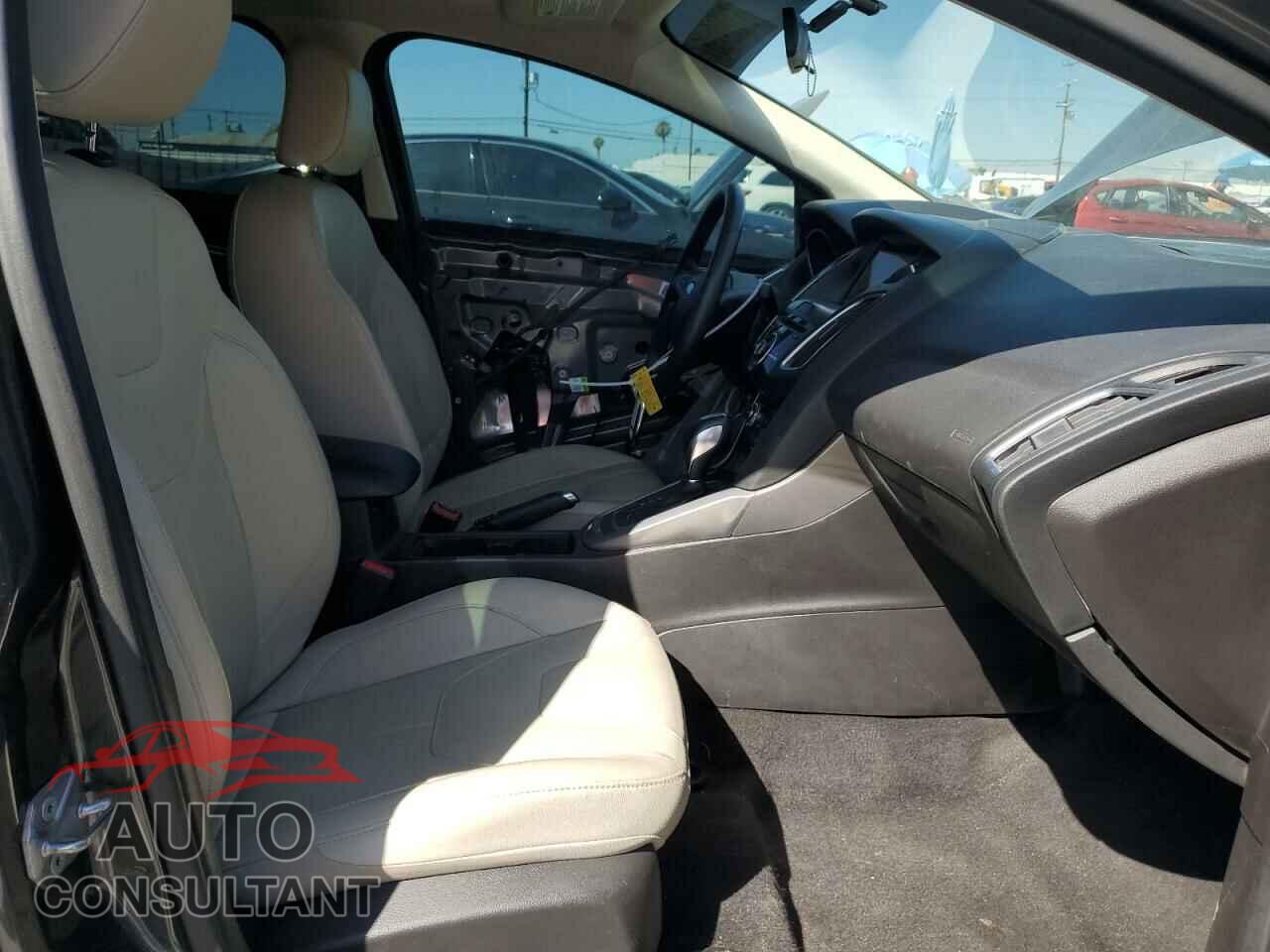 FORD FOCUS 2017 - 1FADP3J22HL279854