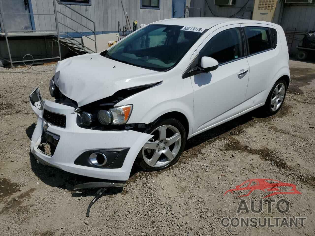 CHEVROLET SONIC 2015 - 1G1JE6SB5F4109670