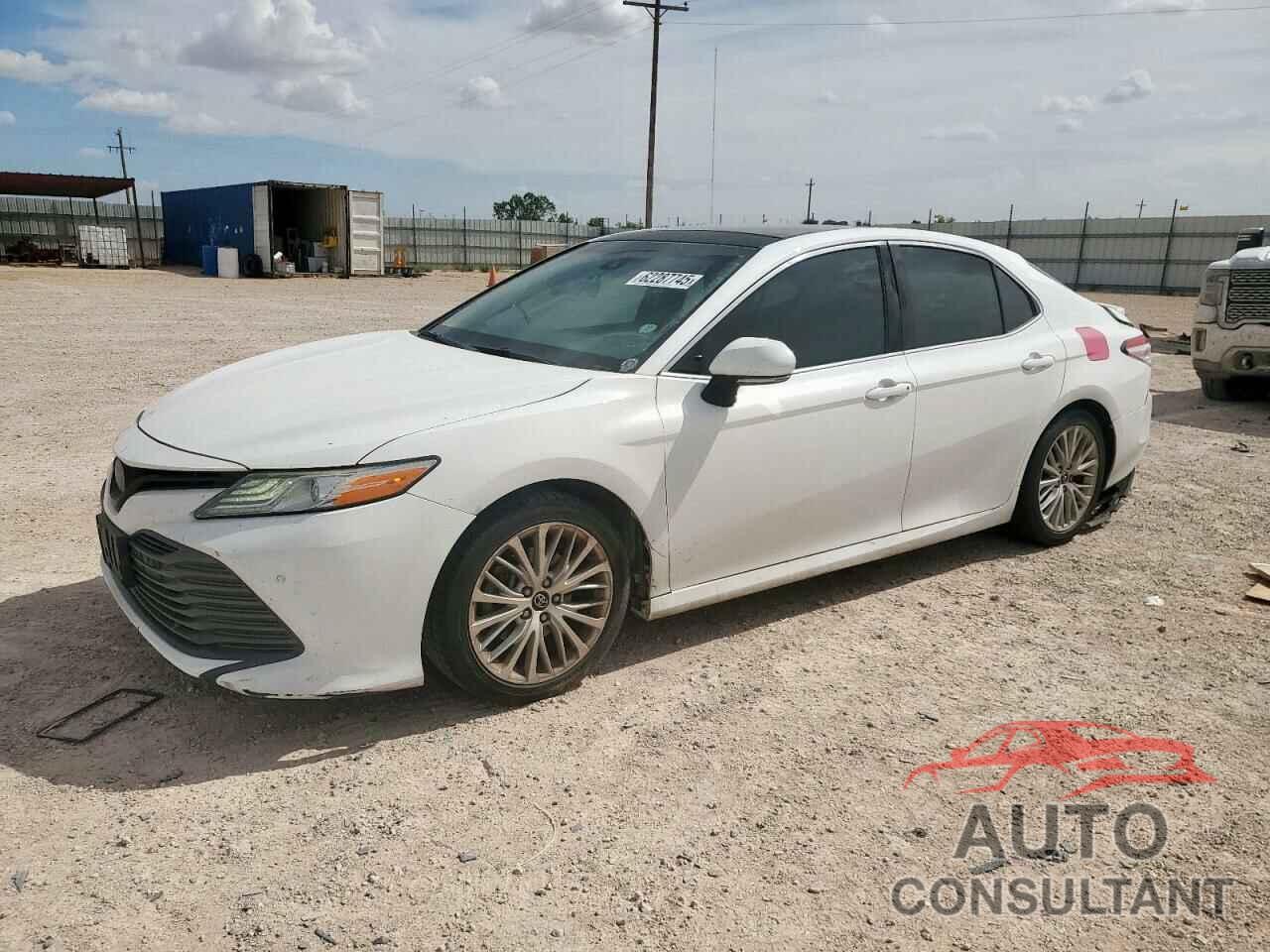 TOYOTA CAMRY 2018 - 4T1B11HK8JU132348