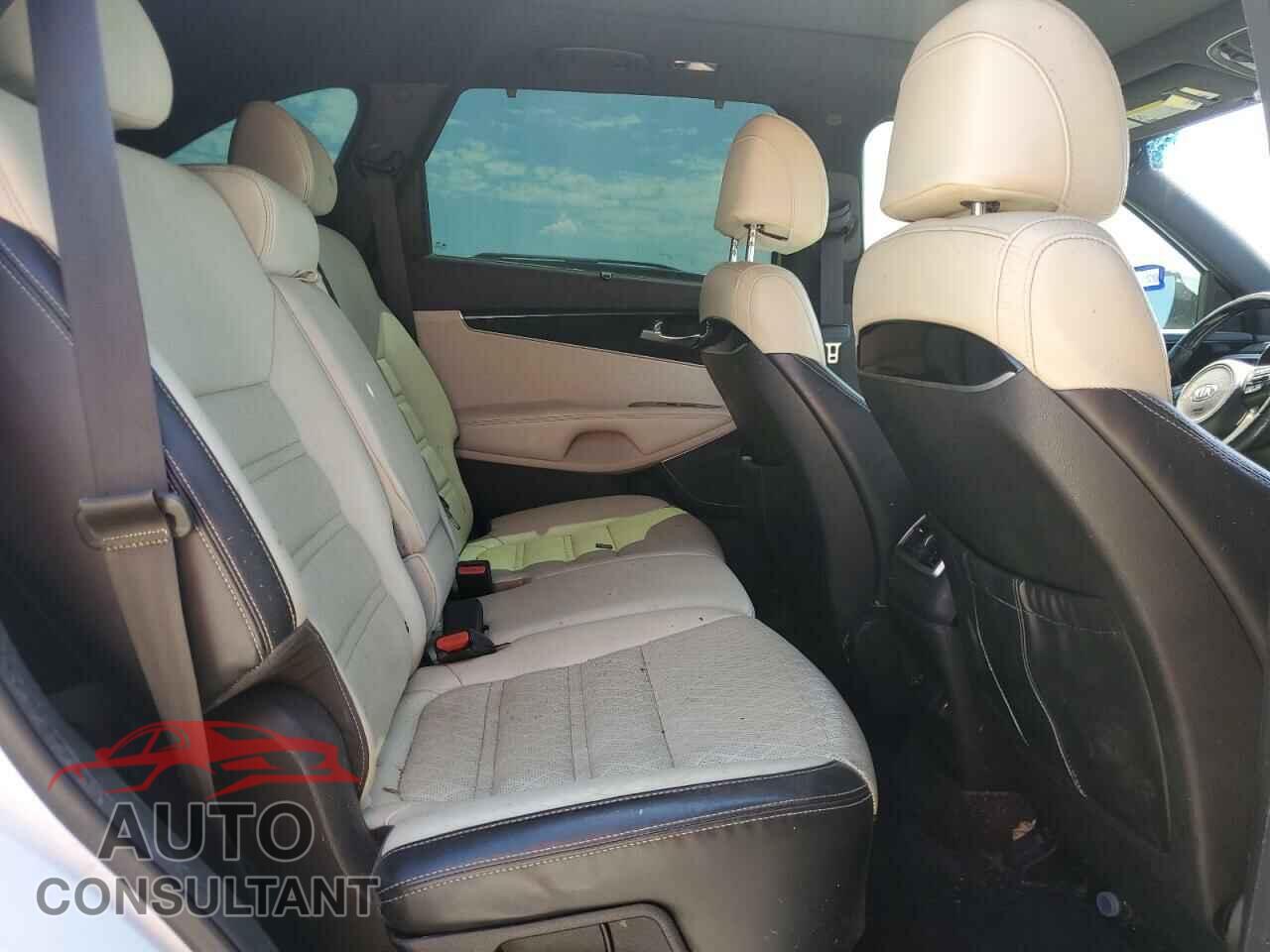 KIA SORENTO 2017 - 5XYPK4A58HG200575