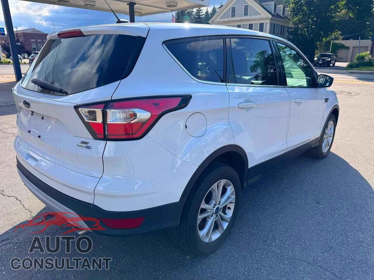 FORD ESCAPE 2017 - 1FMCU9GD8HUC04625