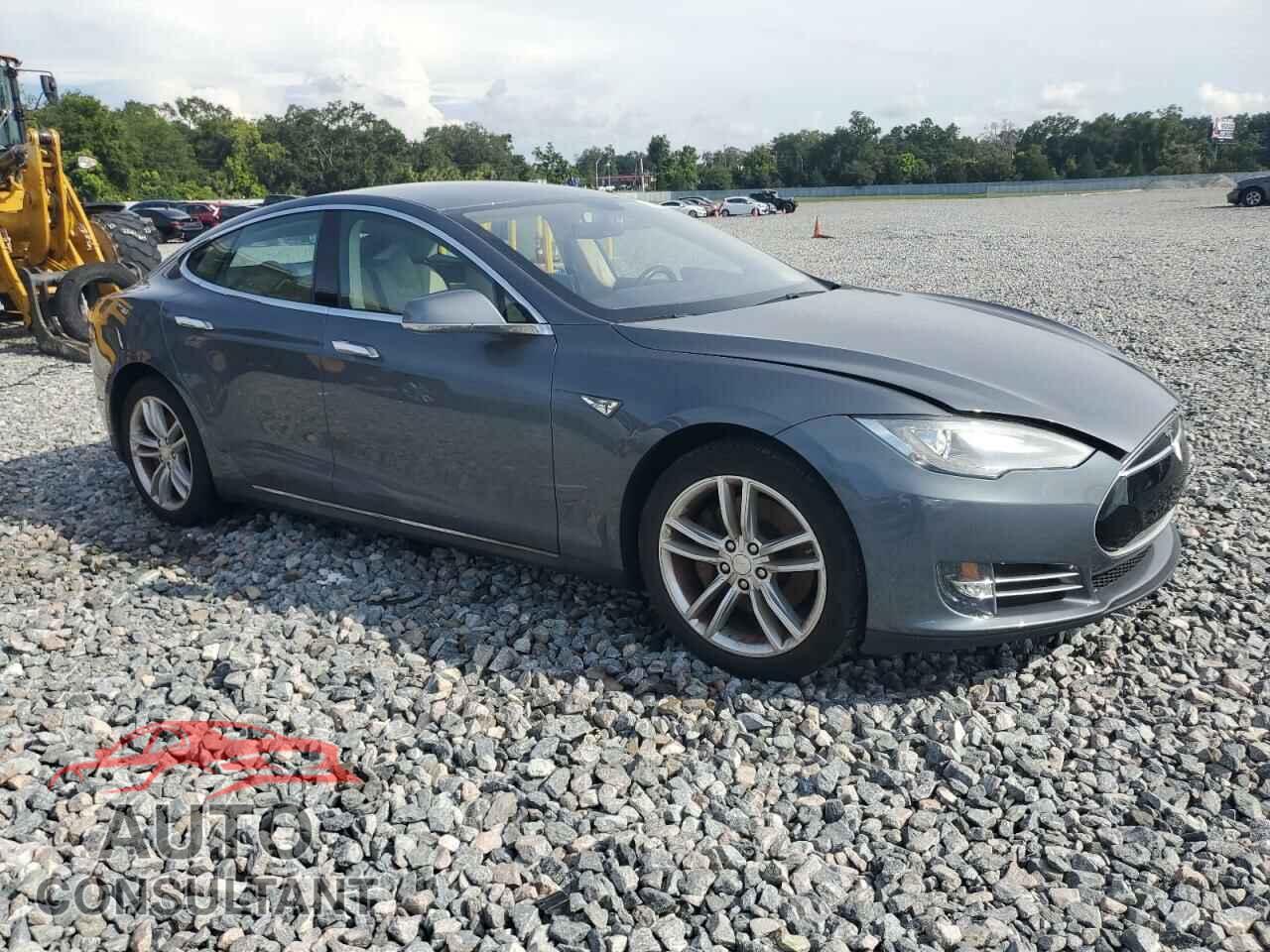 TESLA MODEL S 2013 - 5YJSA1AC4DFP10496