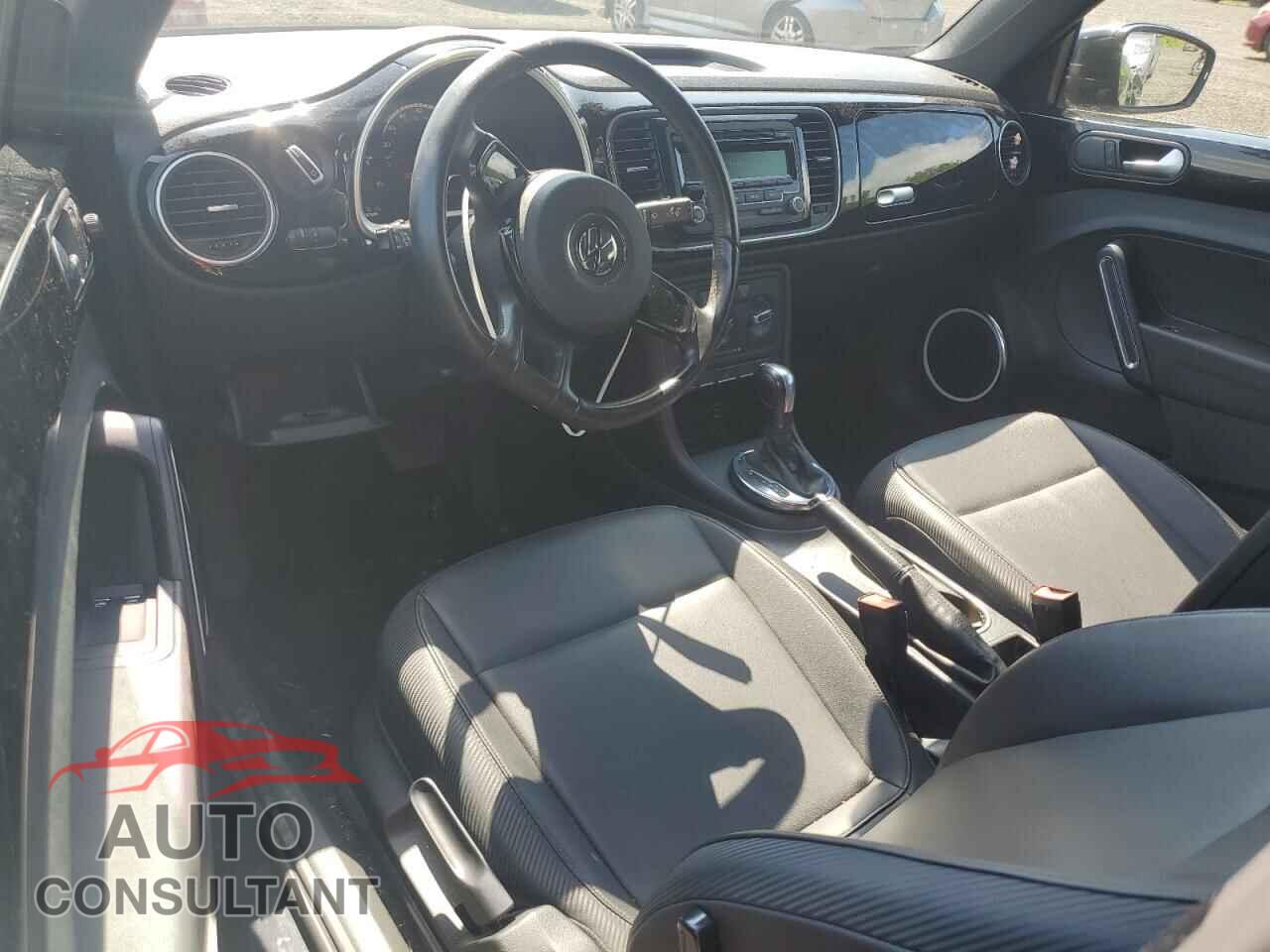 VOLKSWAGEN BEETLE 2013 - 3VWJP7AT2DM671932