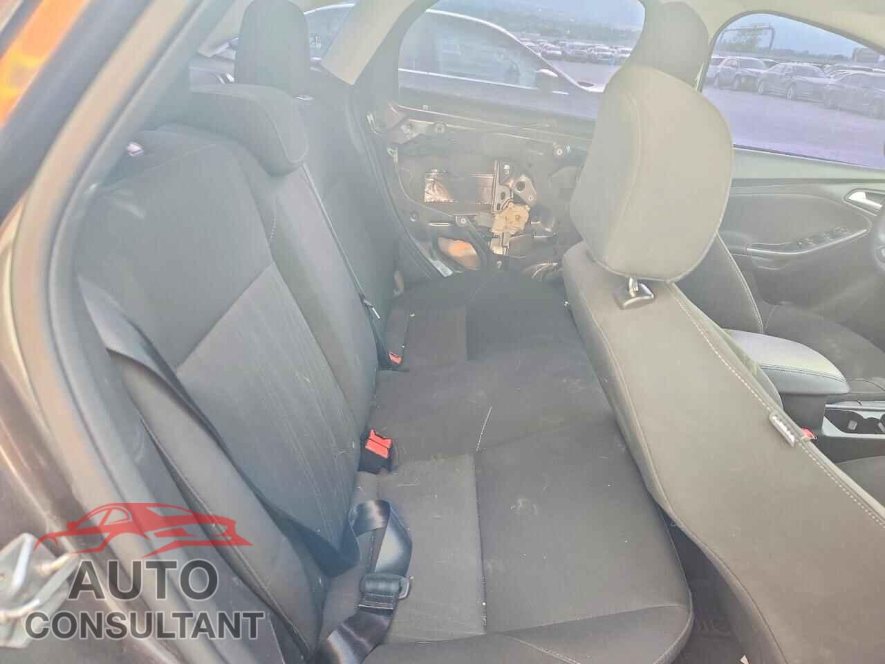 FORD FOCUS 2017 - 1FADP3H29HL332829