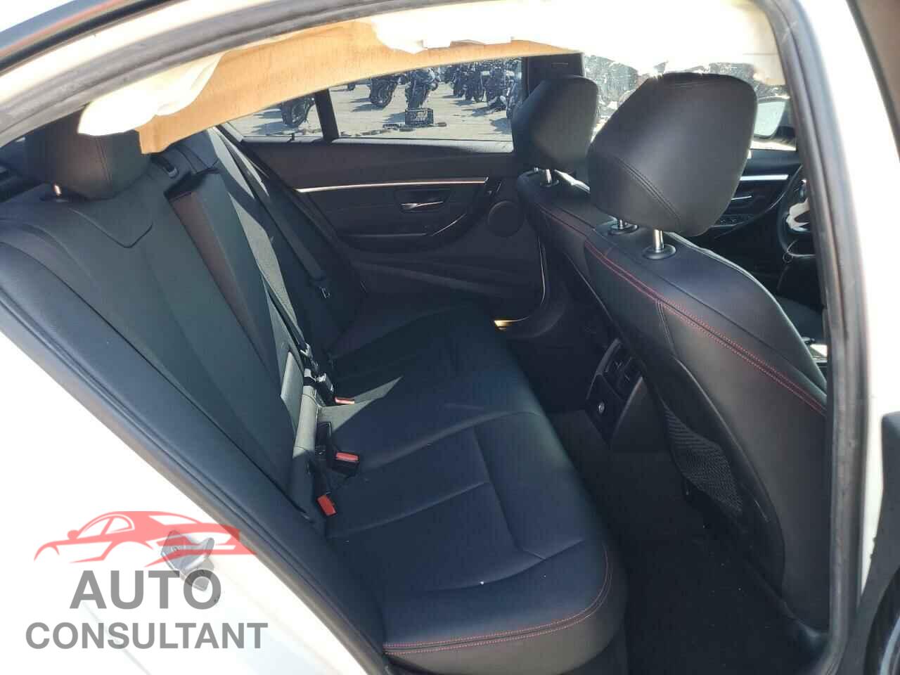 BMW 3 SERIES 2016 - WBA8E9G50GNU30292