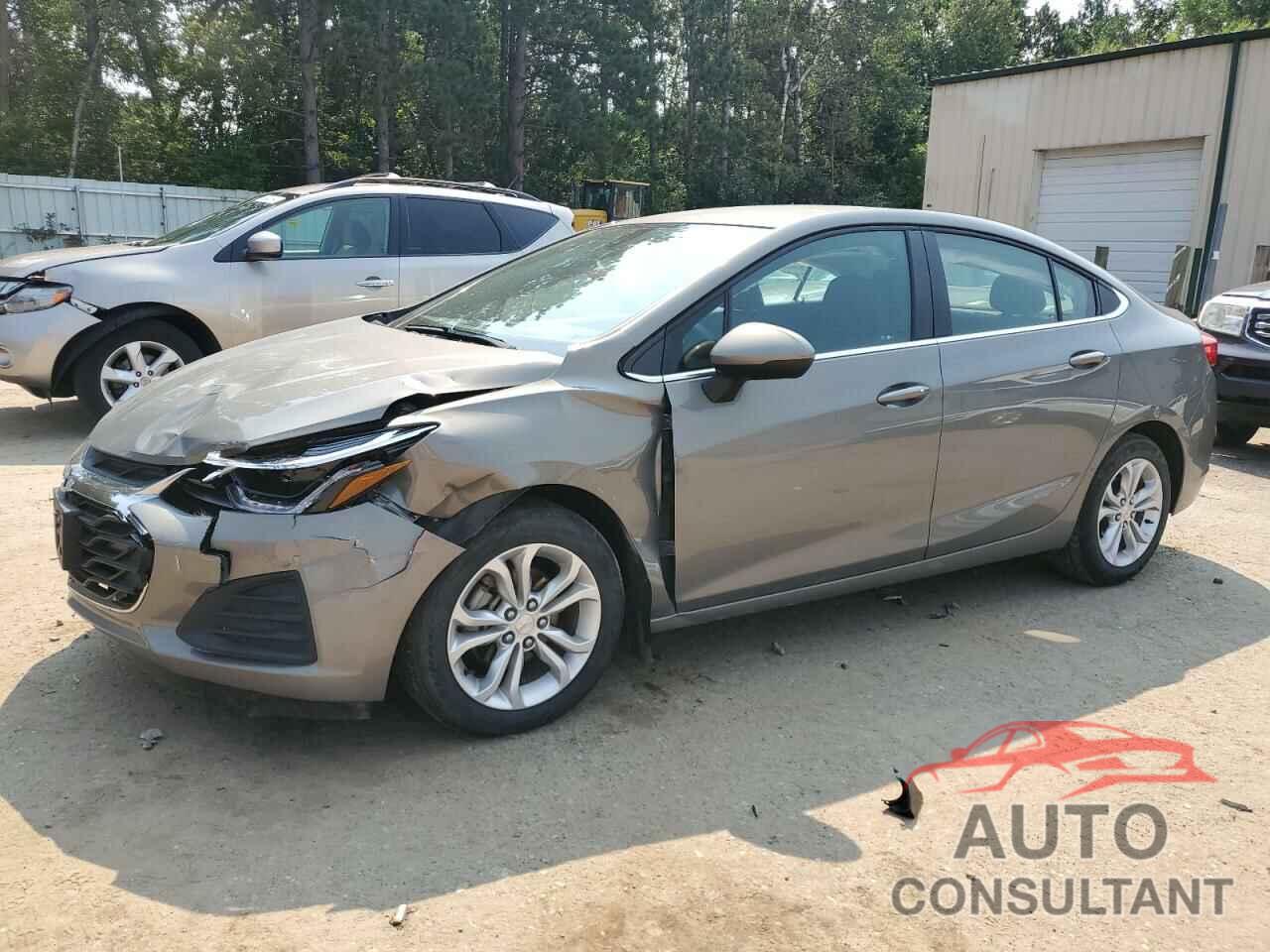 CHEVROLET CRUZE 2019 - 1G1BE5SM8K7111678