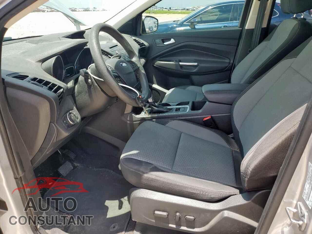 FORD ESCAPE 2017 - 1FMCU0GD8HUC65596