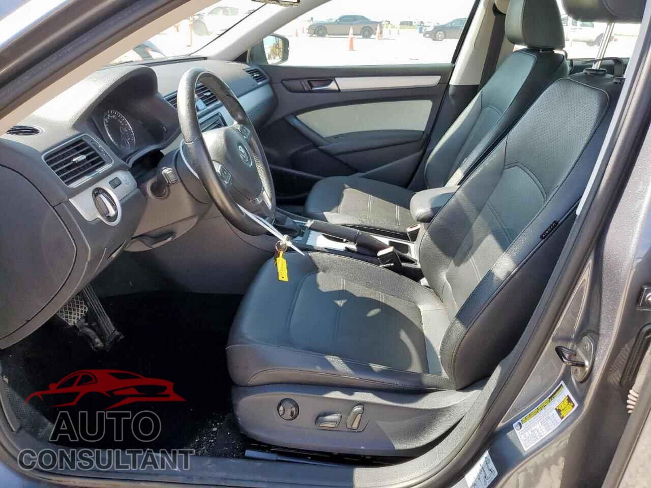 VOLKSWAGEN PASSAT 2013 - 1VWBN7A35DC144057